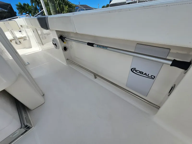 Slide: The Image of Robalo R272 2020 - 33