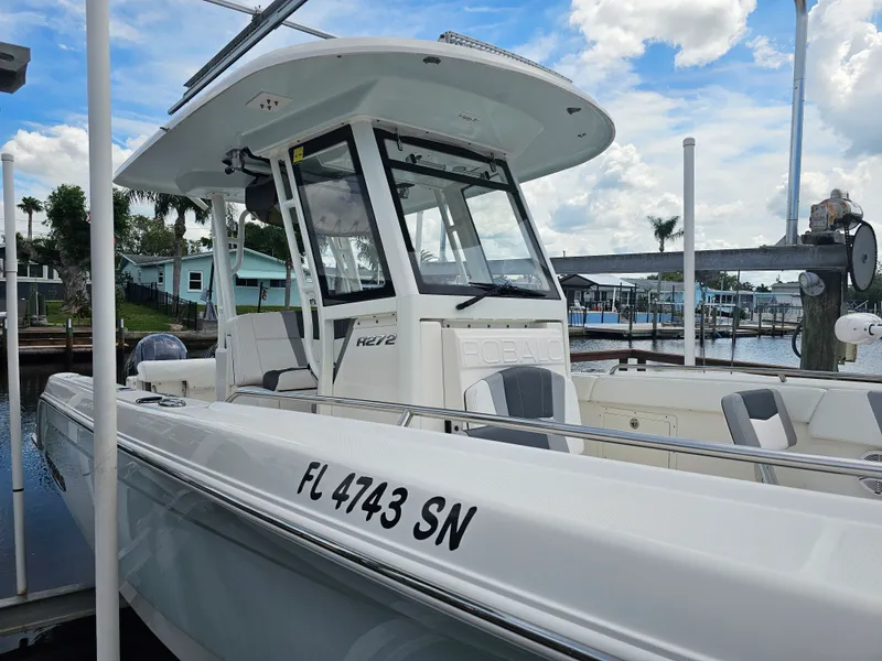 Slide: The Image of Robalo R272 2020 - 4