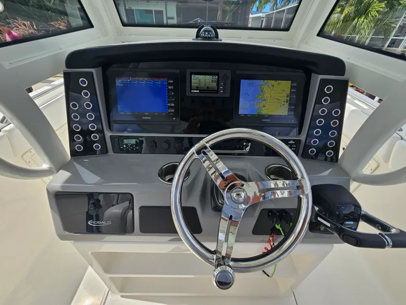 Slide: The Image of Robalo R272 2020 - 40