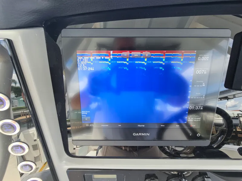 Slide: The Image of Robalo R272 2020 - 43