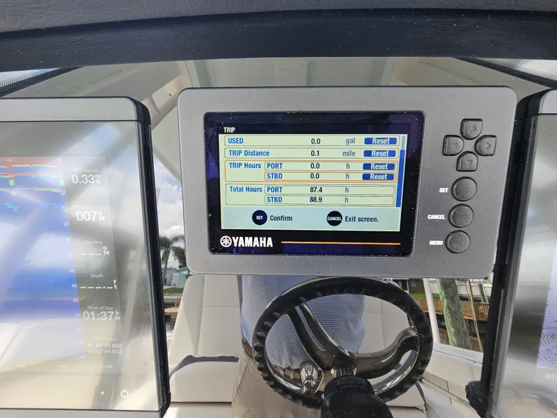 Slide: The Image of Robalo R272 2020 - 45