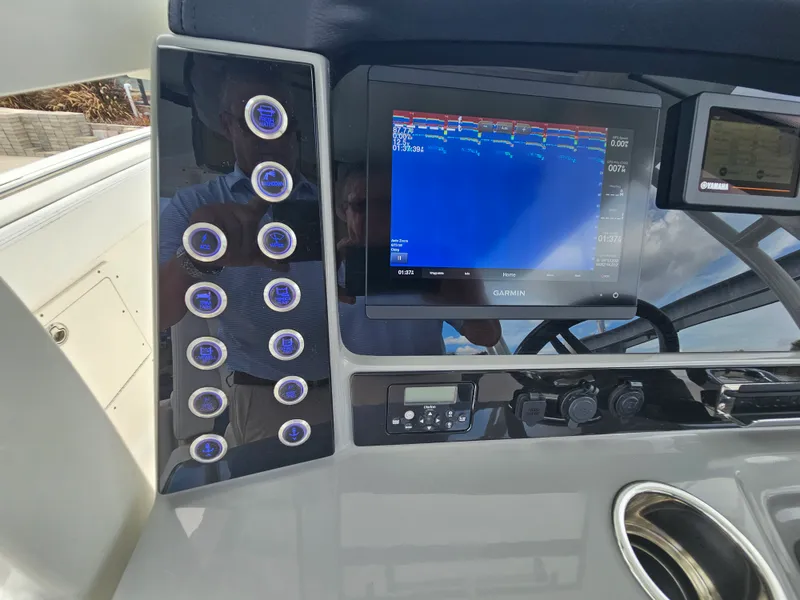 Slide: The Image of Robalo R272 2020 - 46