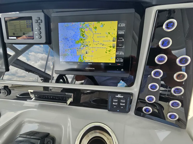 Slide: The Image of Robalo R272 2020 - 47