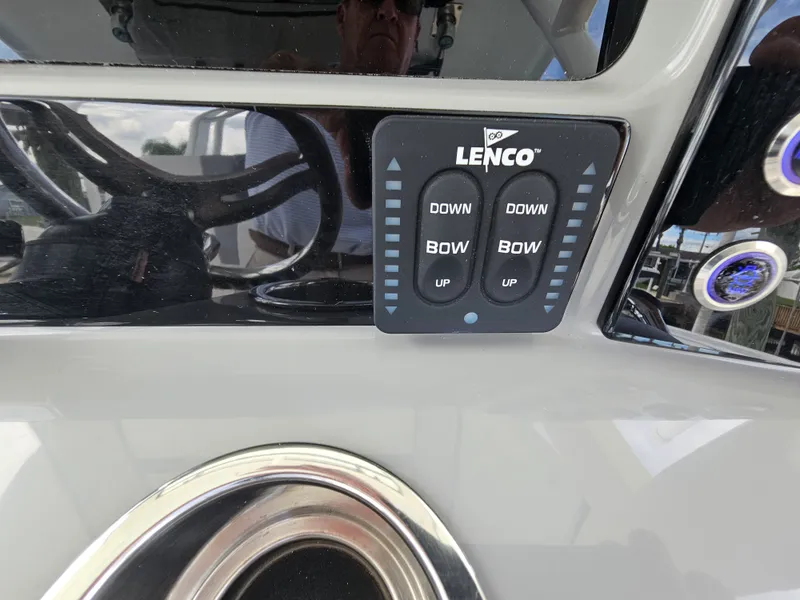 Slide: The Image of Robalo R272 2020 - 48