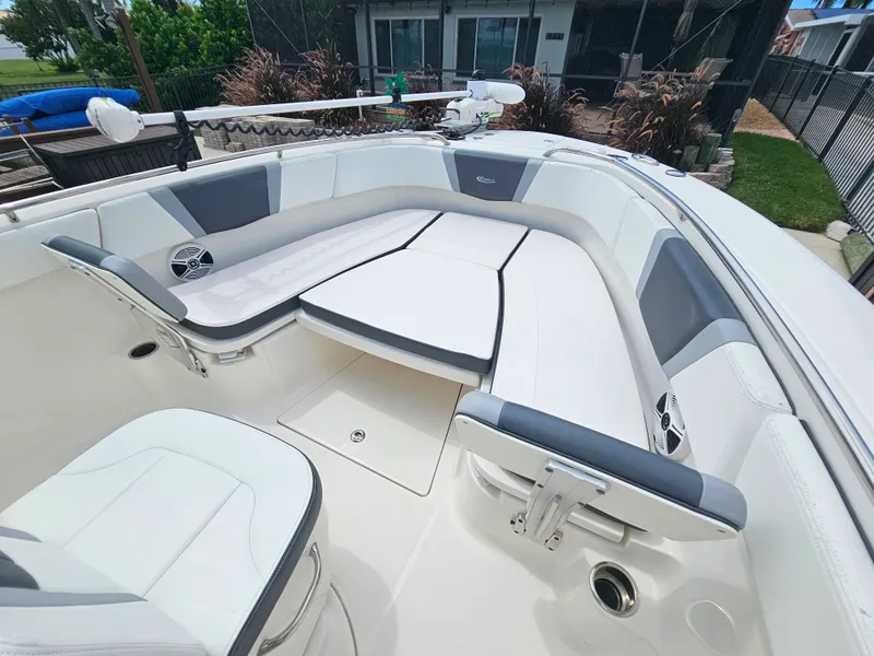 Slide: The Image of Robalo R272 2020 - 52