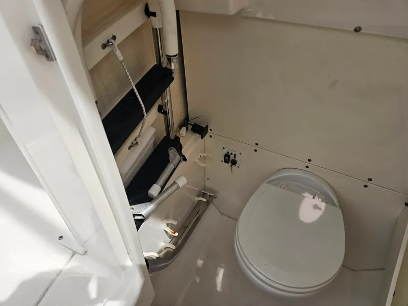 Slide: The Image of Robalo R272 2020 - 55