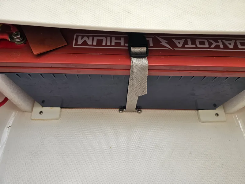 Slide: The Image of Robalo R272 2020 - 56