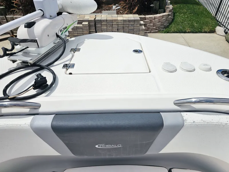 Slide: The Image of Robalo R272 2020 - 59