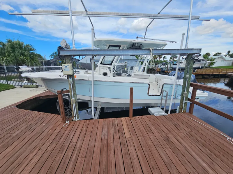 Slide: The Image of Robalo R272 2020 - 6