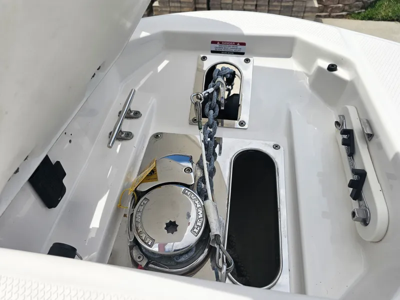 Slide: The Image of Robalo R272 2020 - 60