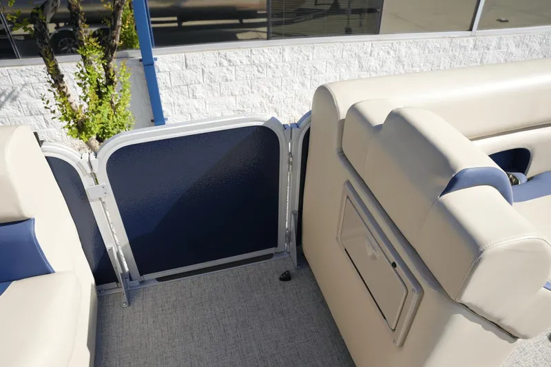 Slide: The Image of Premier 230 Sunsation 2023 - 14