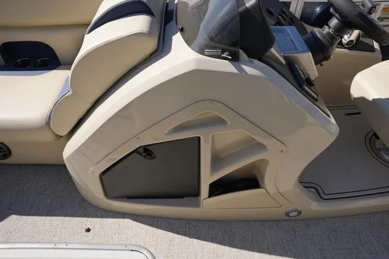 Slide: The Image of Premier 230 Sunsation 2023 - 15