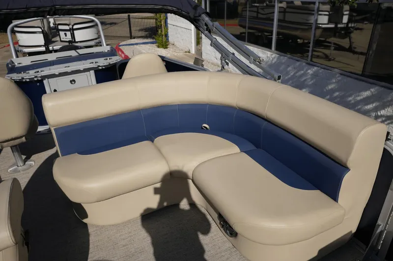 Slide: The Image of Premier 230 Sunsation 2023 - 16