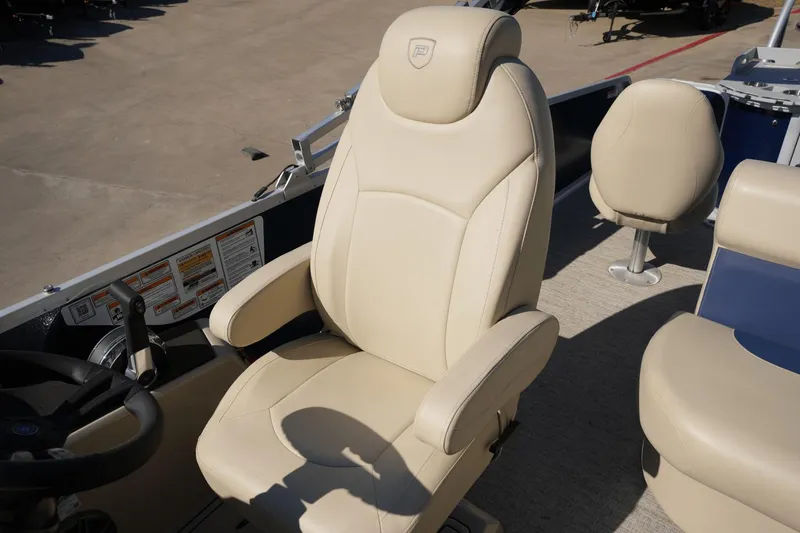 Slide: The Image of Premier 230 Sunsation 2023 - 17