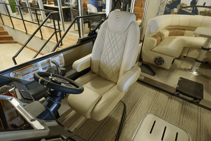Slide: The Image of Premier 250 Intrigue 2023 - 15