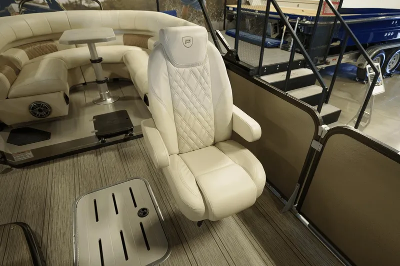 Slide: The Image of Premier 250 Intrigue 2023 - 17