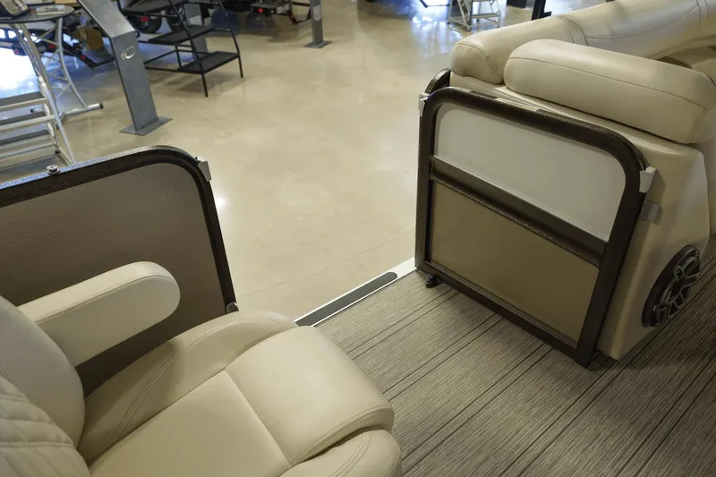 Slide: The Image of Premier 250 Intrigue 2023 - 18