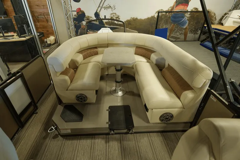 Slide: The Image of Premier 250 Intrigue 2023 - 19