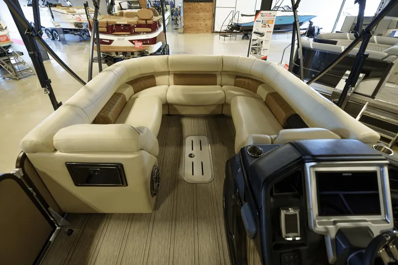 Slide: The Image of Premier 250 Intrigue 2023 - 2
