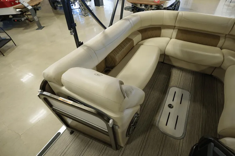Slide: The Image of Premier 250 Intrigue 2023 - 3