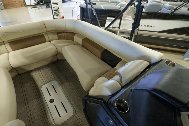 Slide: The Image of Premier 250 Intrigue 2023 - 5