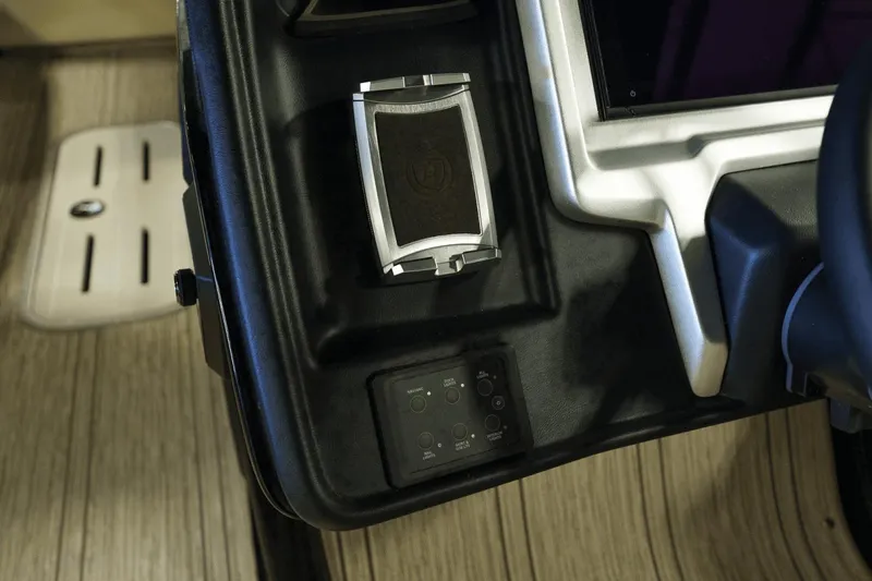 Slide: The Image of Premier 250 Intrigue 2023 - 9