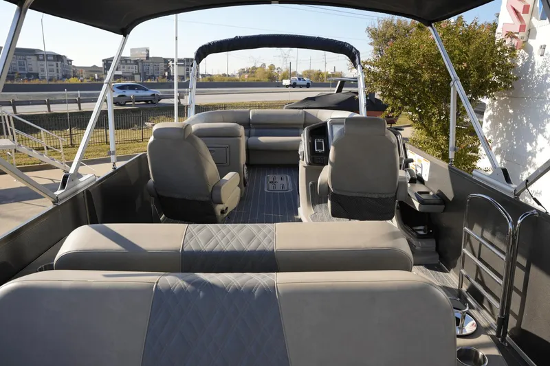 Slide: The Image of Premier 250 Intrigue 2023 - 13
