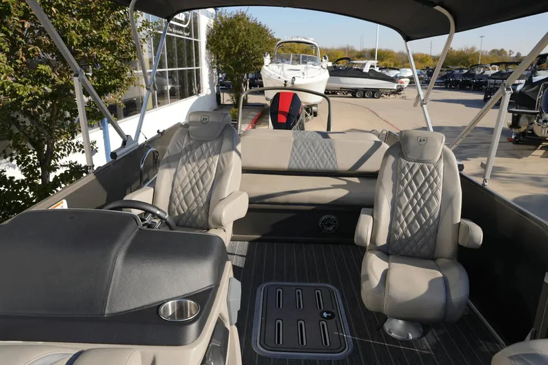 Slide: The Image of Premier 250 Intrigue 2023 - 14