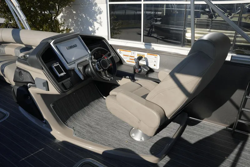 Slide: The Image of Premier 250 Intrigue 2023 - 16