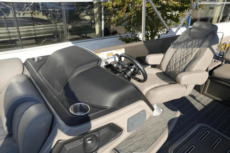 Slide: The Image of Premier 250 Intrigue 2023 - 17