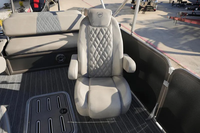 Slide: The Image of Premier 250 Intrigue 2023 - 22