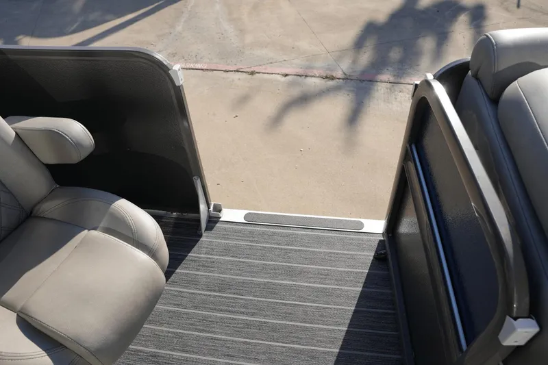 Slide: The Image of Premier 250 Intrigue 2023 - 23