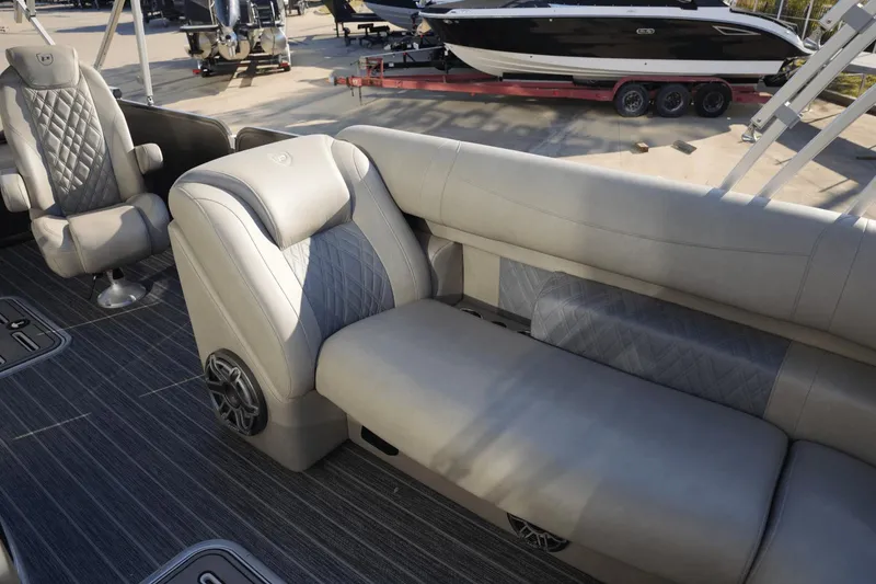 Slide: The Image of Premier 250 Intrigue 2023 - 26