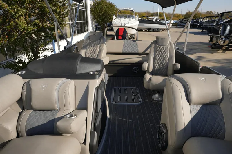 Slide: The Image of Premier 250 Intrigue 2023 - 28