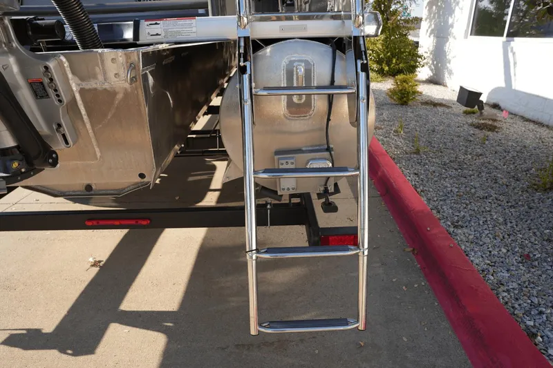 Slide: The Image of Premier 250 Intrigue 2023 - 5