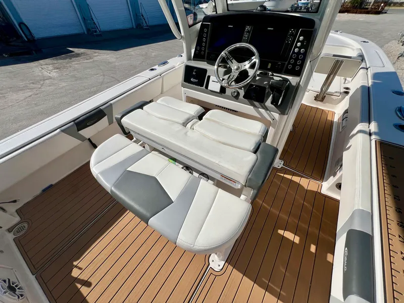 Slide: The Image of Robalo 266 Cayman 2023 - 10