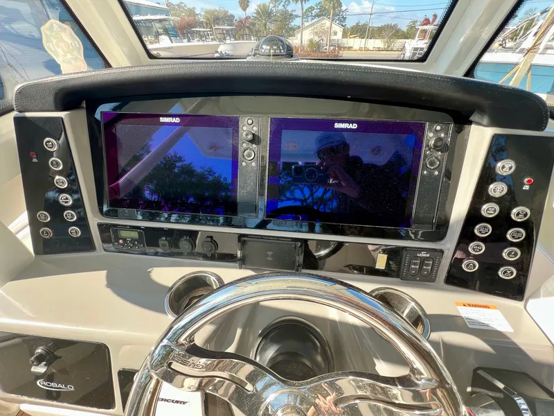 Slide: The Image of Robalo 266 Cayman 2023 - 12