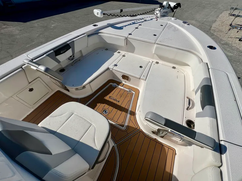 Slide: The Image of Robalo 266 Cayman 2023 - 15