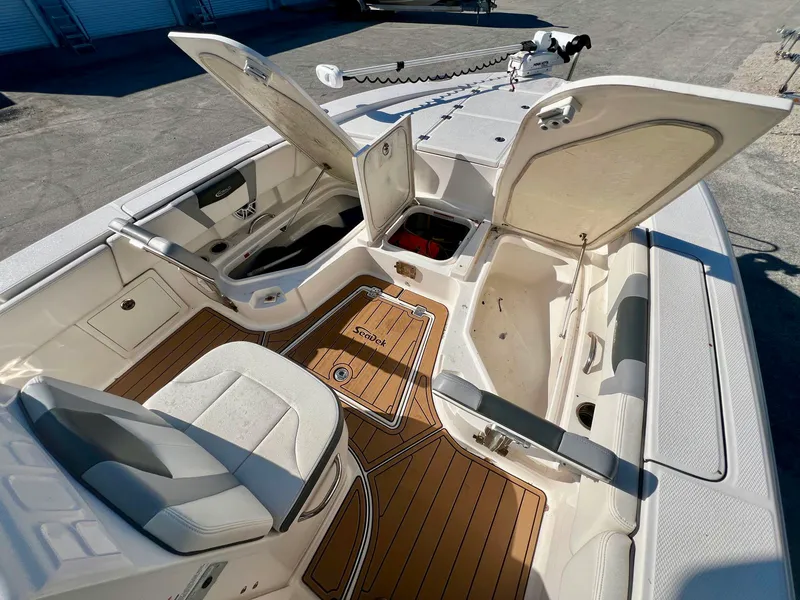 Slide: The Image of Robalo 266 Cayman 2023 - 16