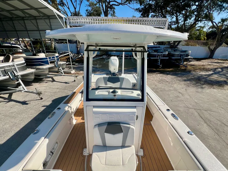 Slide: The Image of Robalo 266 Cayman 2023 - 17