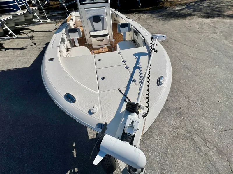 Slide: The Image of Robalo 266 Cayman 2023 - 18