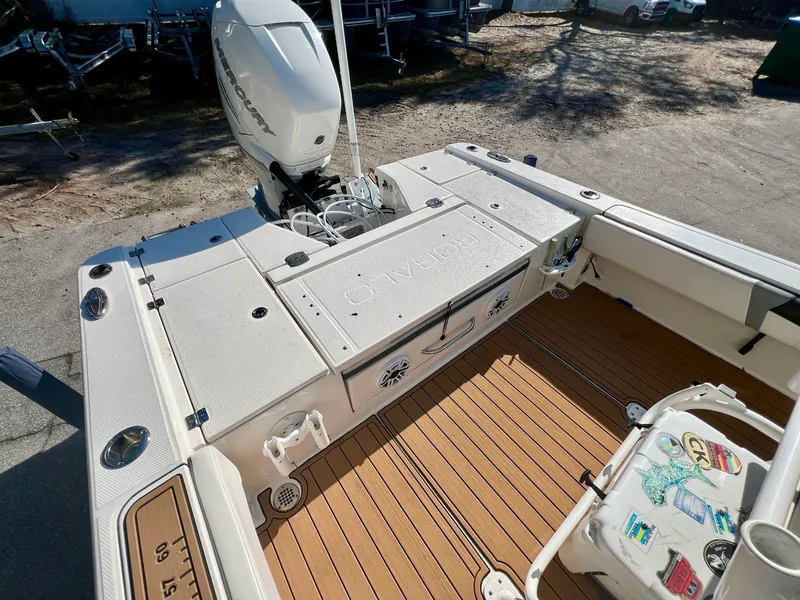 Slide: The Image of Robalo 266 Cayman 2023 - 6