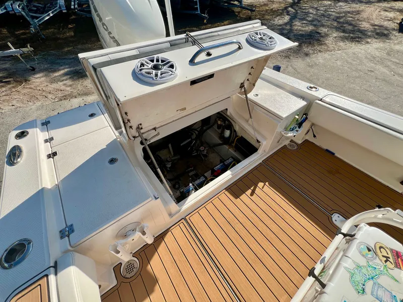 Slide: The Image of Robalo 266 Cayman 2023 - 8
