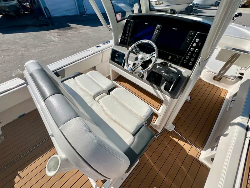 Slide: The Image of Robalo 266 Cayman 2023 - 9