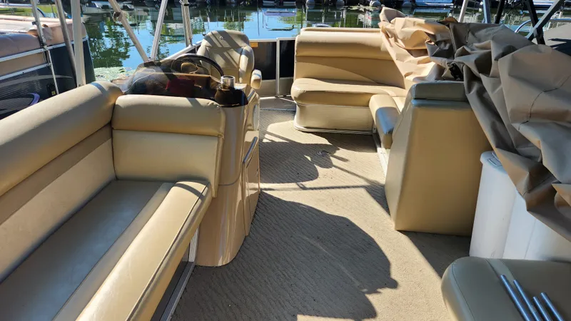 Slide: The Image of Crest 220 WAVE V 2013 - 17