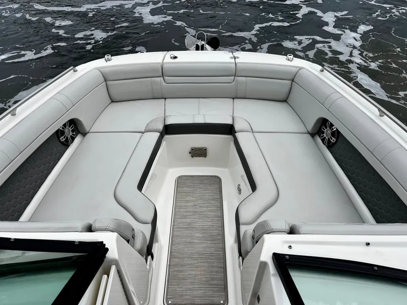 Slide: The Image of Sea Ray 270 SDX OUTBOARD 2024 - 10