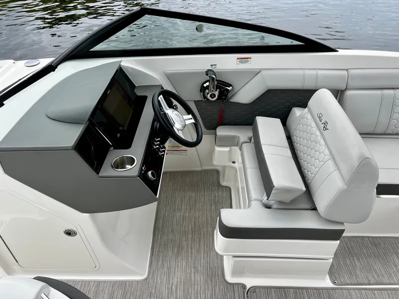 Slide: The Image of Sea Ray 270 SDX OUTBOARD 2024 - 11