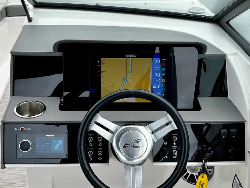 Slide: The Image of Sea Ray 270 SDX OUTBOARD 2024 - 12