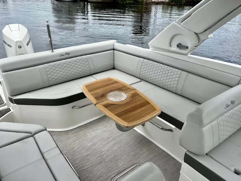 Slide: The Image of Sea Ray 270 SDX OUTBOARD 2024 - 8
