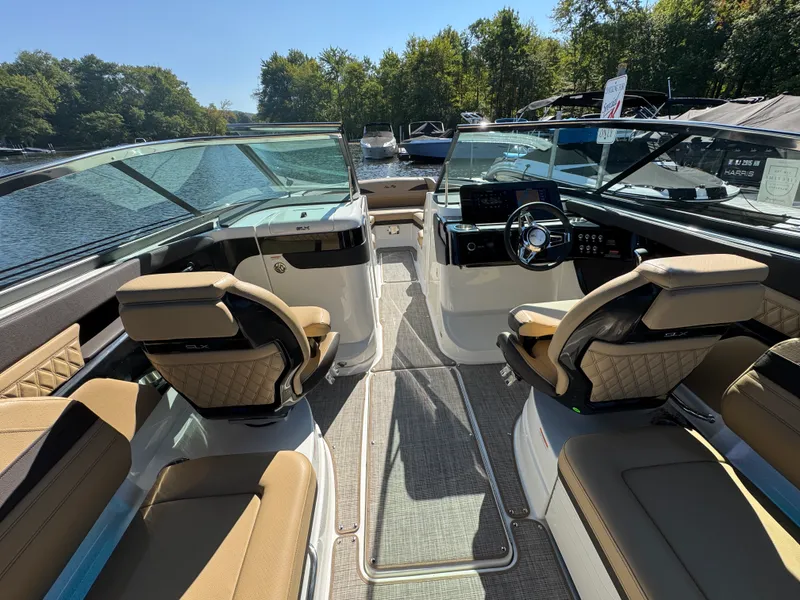 Slide: The Image of Sea Ray SLX 260 2026 - 11